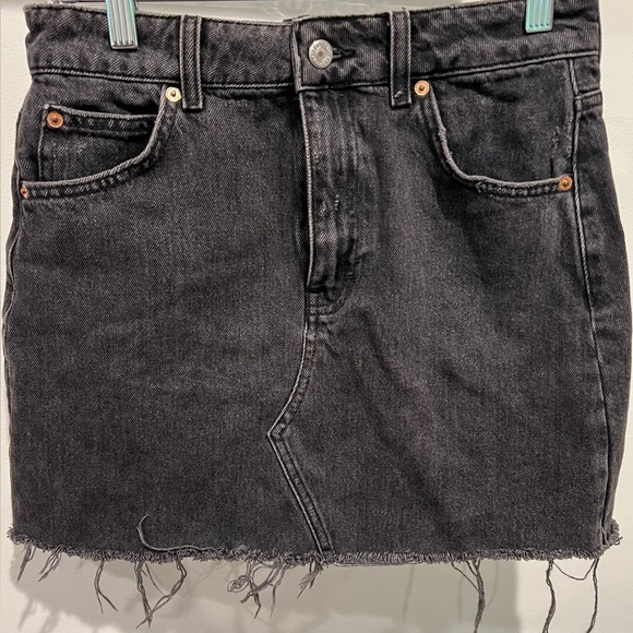 Topshop Distressed Frayed Charcoal Denim Skirt Size 6 - Picture 1 of 8